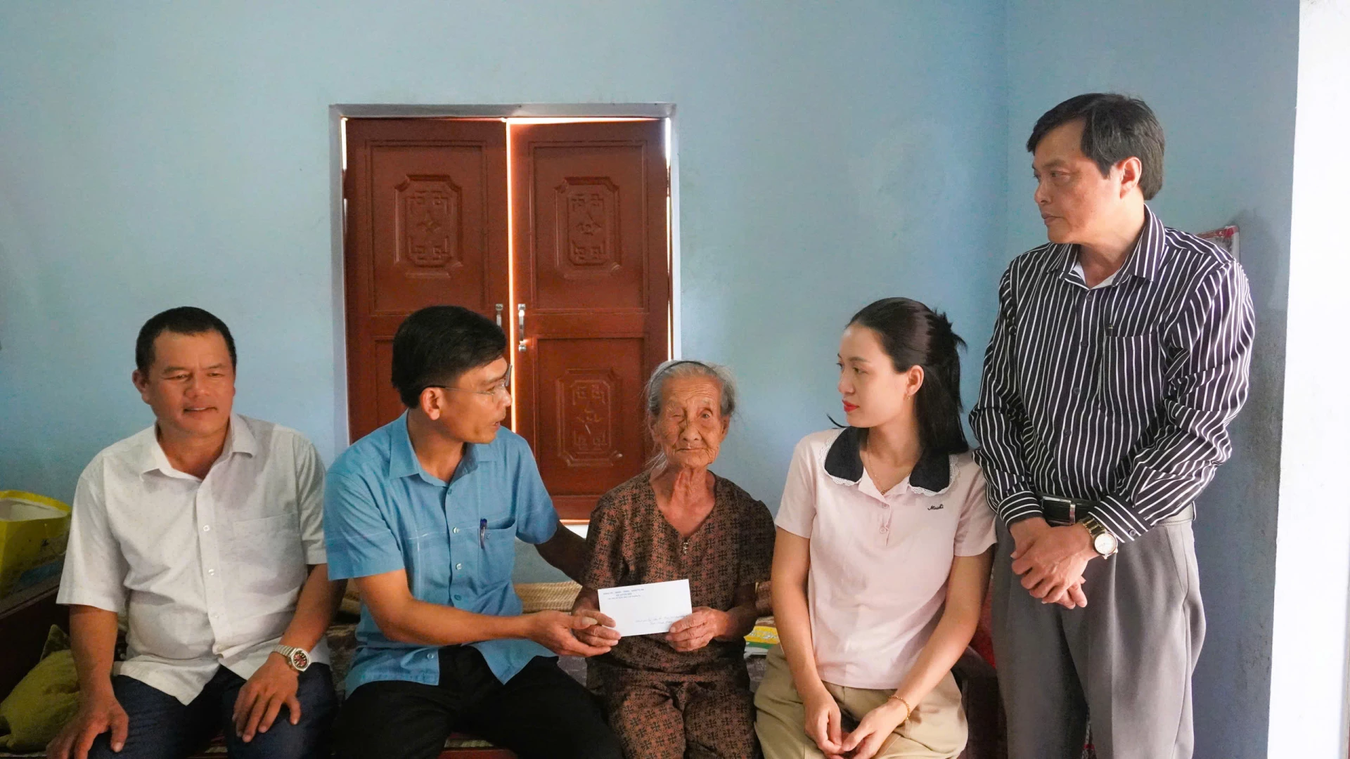 Hoạt động thể hiện trách nhiệm, tình cảm và đạo lý “Uống nước nhớ nguồn” tốt đẹp của dân tộc - Ảnh: Q.V