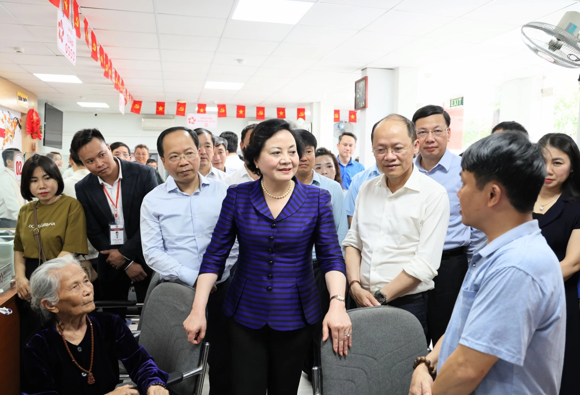 Phó Thủ tướng Phạm Thị Thanh Trà kiểm tra hoạt động Trung tâm Phục vụ hành chính công phường Thành Sen, tỉnh Hà Tĩnh tháng 2/2026 - Ảnh: VGP
