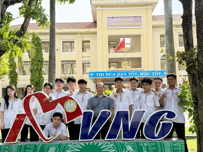 Thủ khoa 'kép' và hành trình chạm đến ước mơ