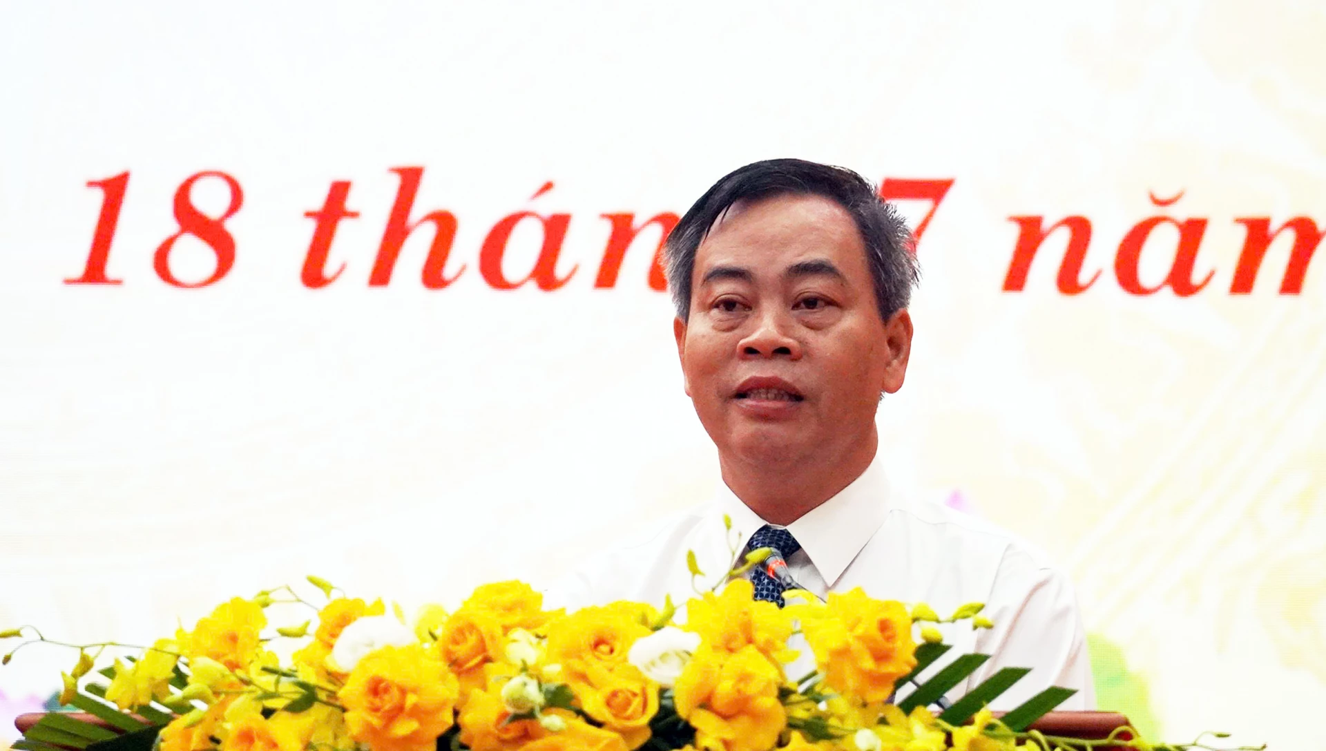 Đồng chí Nguyễn Đăng Quang, Phó Bí thư Tỉnh ủy, Chủ tịch HĐND tỉnh phát biểu khai mạc kỳ họp - Ảnh: X.P