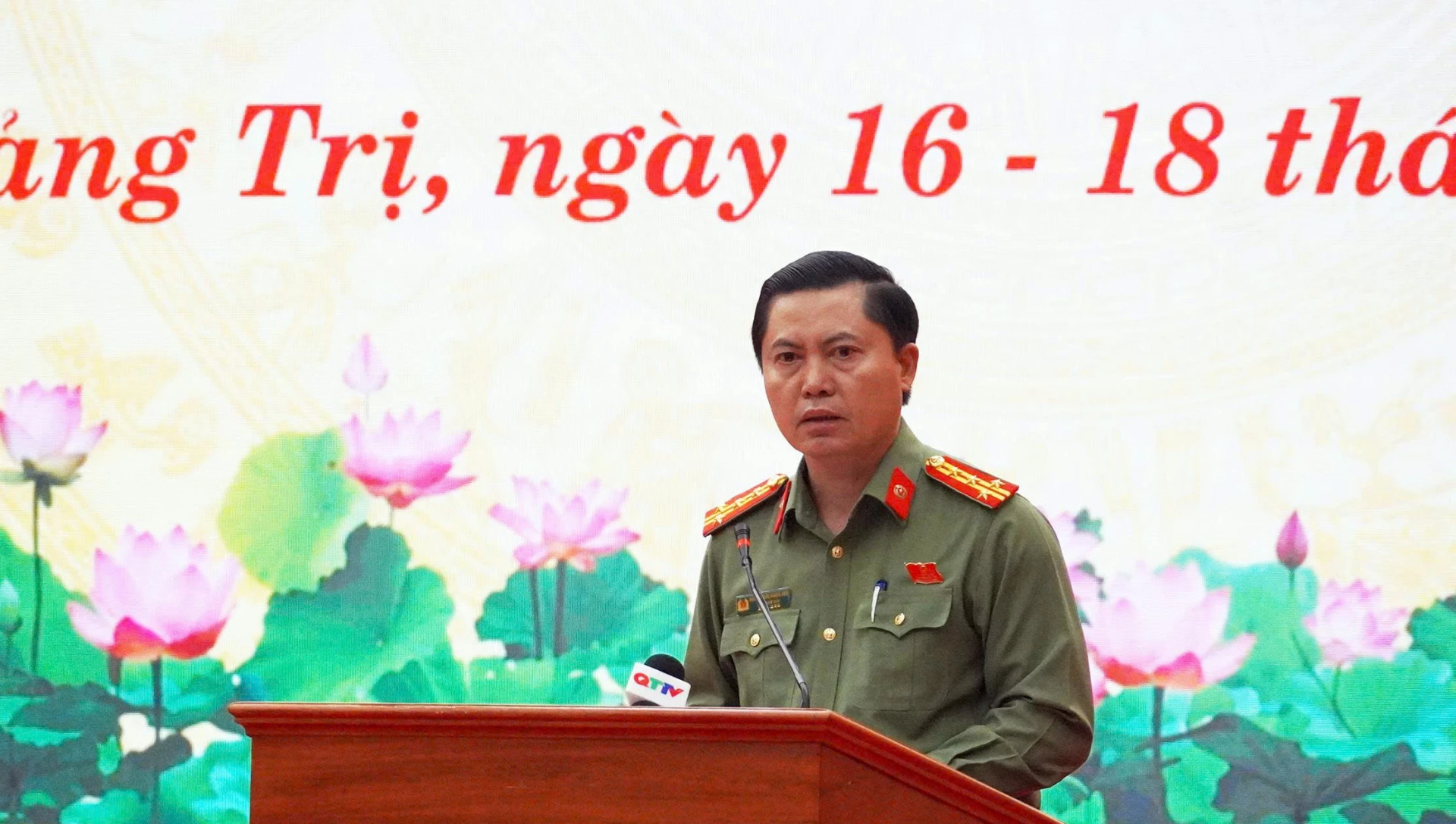 Lãnh đạo Công an tỉnh phát biểu tại kỳ họp - Ảnh: X.P