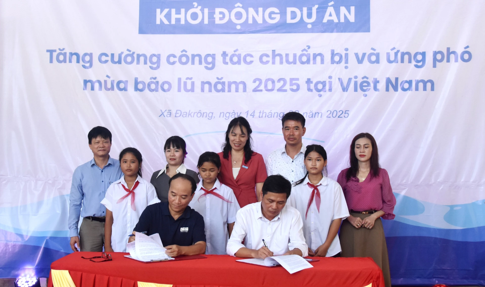 Lễ ký kết khởi động dự án - Ảnh: ĐV