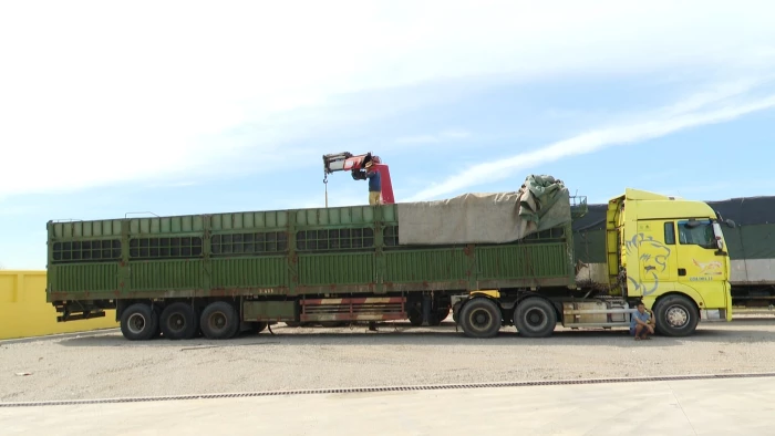 Xử phạt hơn 300 triệu đồng đối với xe tải chở hàng vượt tải trọng