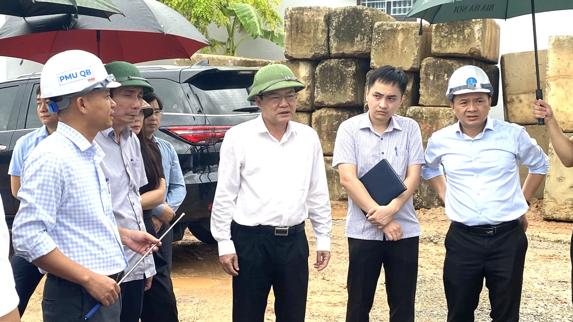 Chủ đầu tư báo cáo tiến độ dự án -Ảnh: N.L