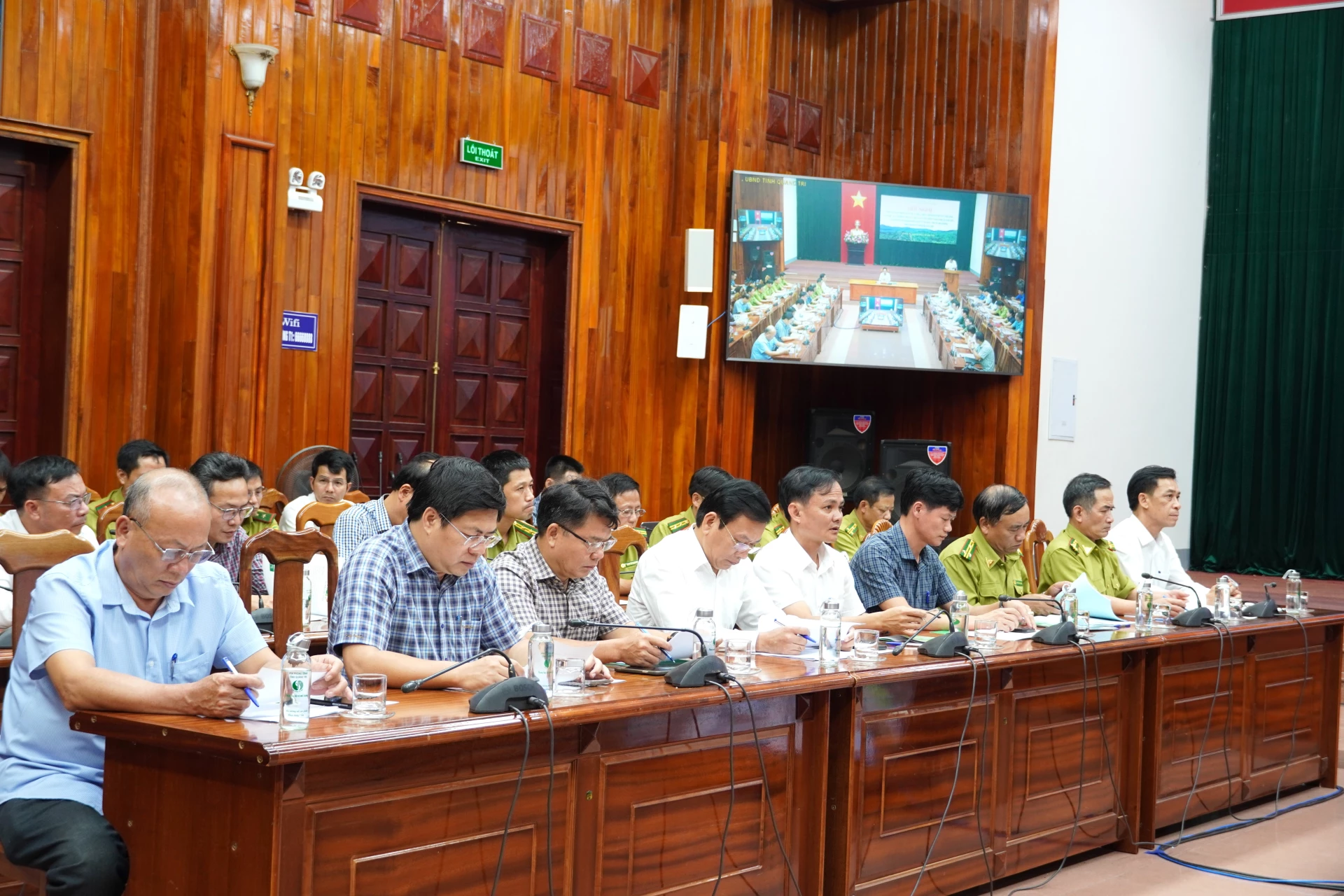 Các đại biểu tham dự hội nghị tại điểm cầu Hội trường UBND tỉnh - Ảnh: H.L