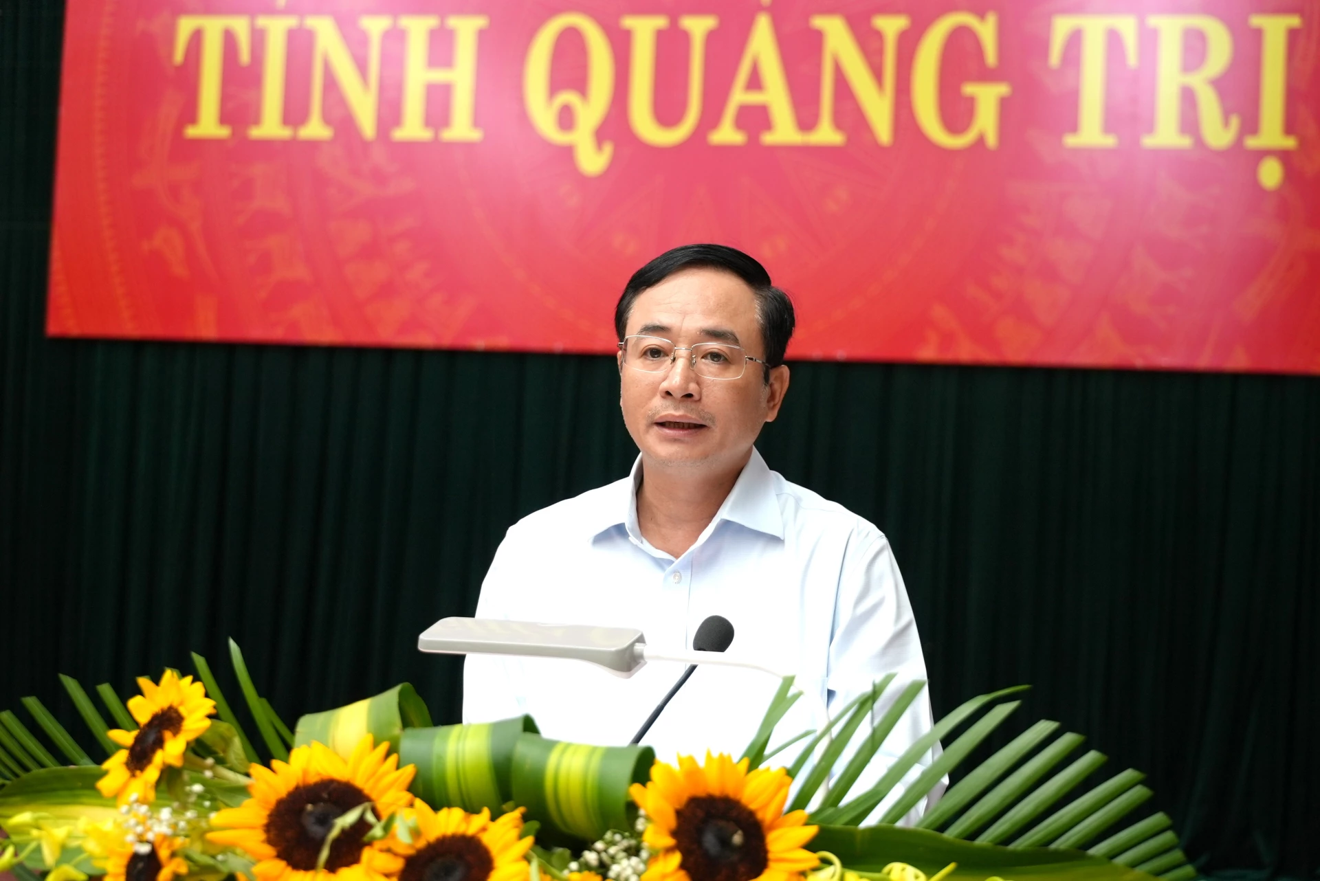 Giám đốc Sở Khoa học và Công nghệ Đặng Ngọc Tuấn báo cáo kết quả thực hiện nhiệm vụ về phát triển khoa học, công nghệ, đổi mới sáng tạo và chuyển đổi số - Ảnh: Trung Đức