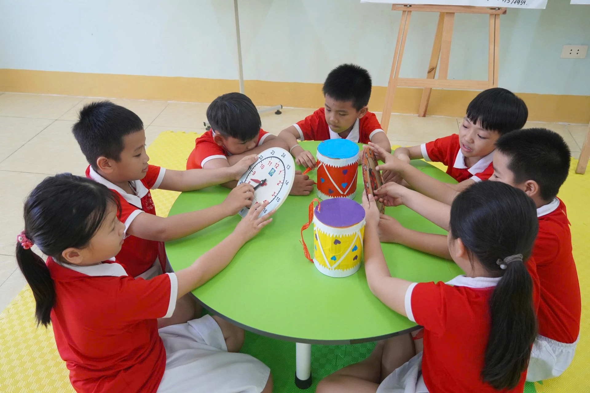 Gắn “Học đi đôi với hành” học sinh được trải nghiệm nhiều hoạt động bổ ích ngay tại lớp học - Ảnh: Nh.V