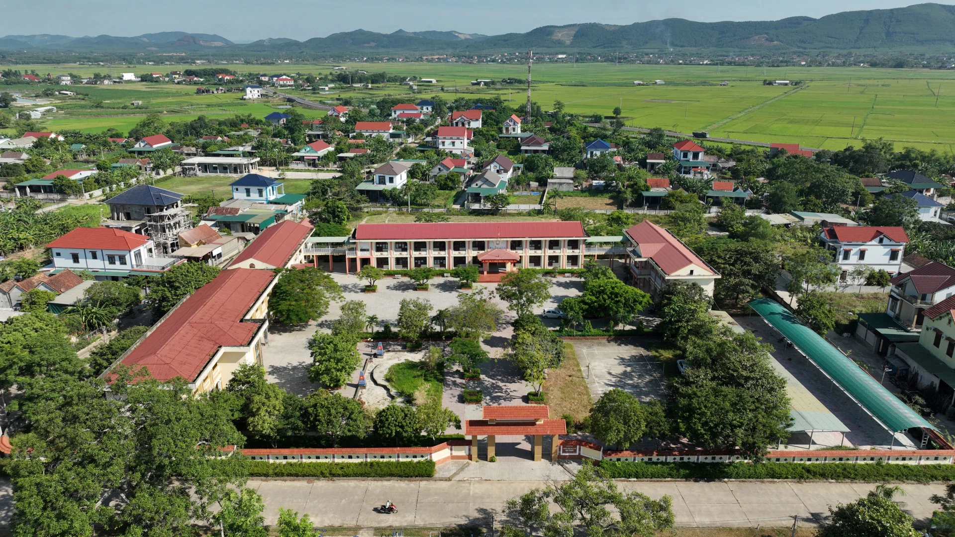 Hệ thống cơ sở vật chất được đầu tư đồng bộ, hiện đại - Ảnh X.Phú