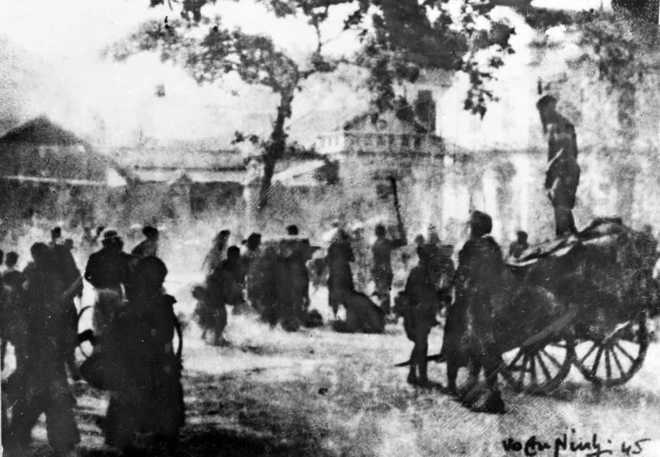 Cách mạng Tháng Tám năm 1945 đã đập tan ách thống trị tàn bạo của chủ nghĩa thực dân, phát xít; xóa bỏ chế độ phong kiến lỗi thời; mở ra bước ngoặt lịch sử trọng đại, đưa đất nước Việt Nam từ một xứ thuộc địa trở thành quốc gia độc lập, có chủ quyền; nhân dân Việt Nam từ thân phận nô lệ trở thành người làm chủ đất nước. Trong ảnh: Nhân dân ở nhiều địa phương nổi dậy đánh chiếm kho thóc của Nhật cứu đói. (Ảnh: Tư liệu TTXVN)