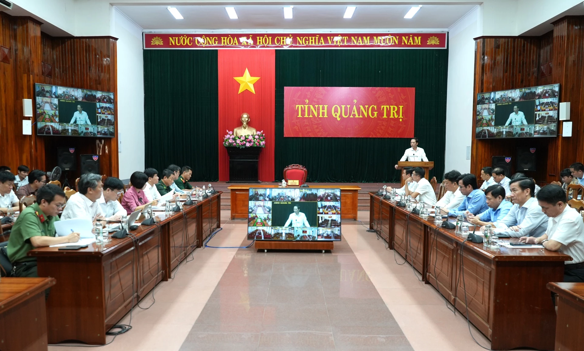 Quang cảnh hội nghị tại điểm cầu UBND tỉnh - Ảnh: Trung Đức