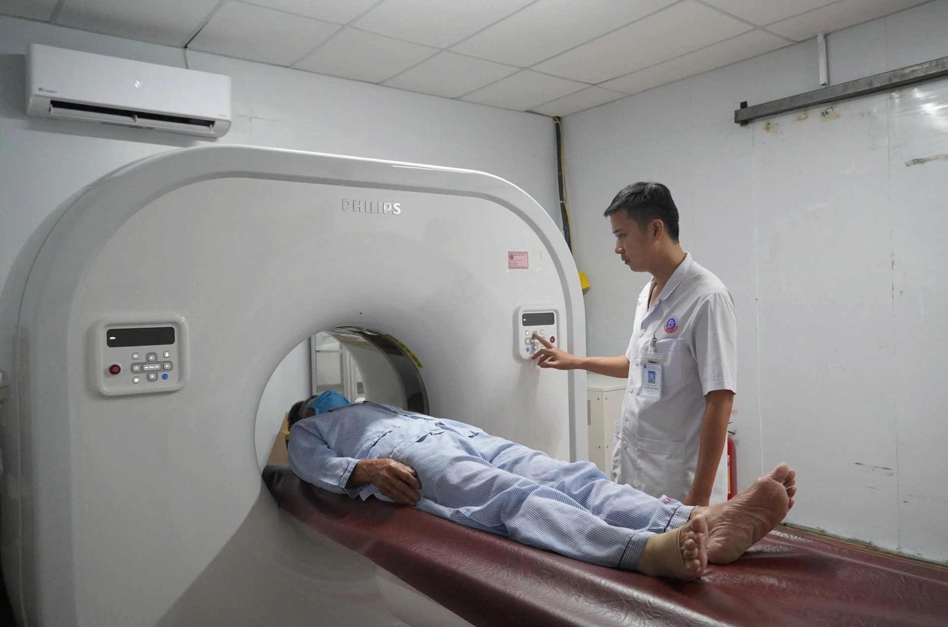 Bên cạnh nâng cao chất lượng khám chữa bệnh, Bệnh viện ĐKKV Bố Trạch còn đẩy mạnh cải cách hành chính nhằm cải thiện chất lượng phục vụ người dân -Ảnh: HL 
