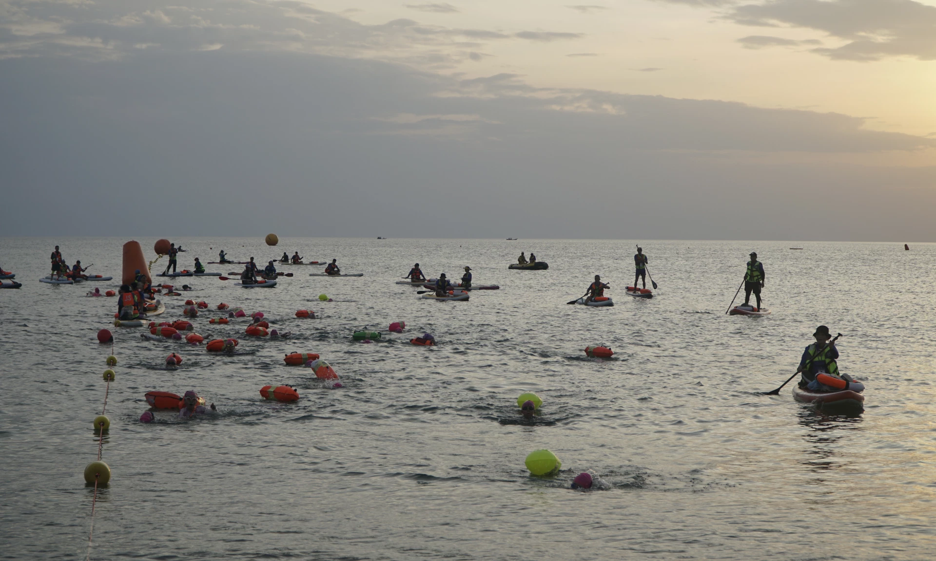 Toàn cảnh khu vực thi đấu giải Bơi – Chạy Aqua Warriors Quảng Trị 2025