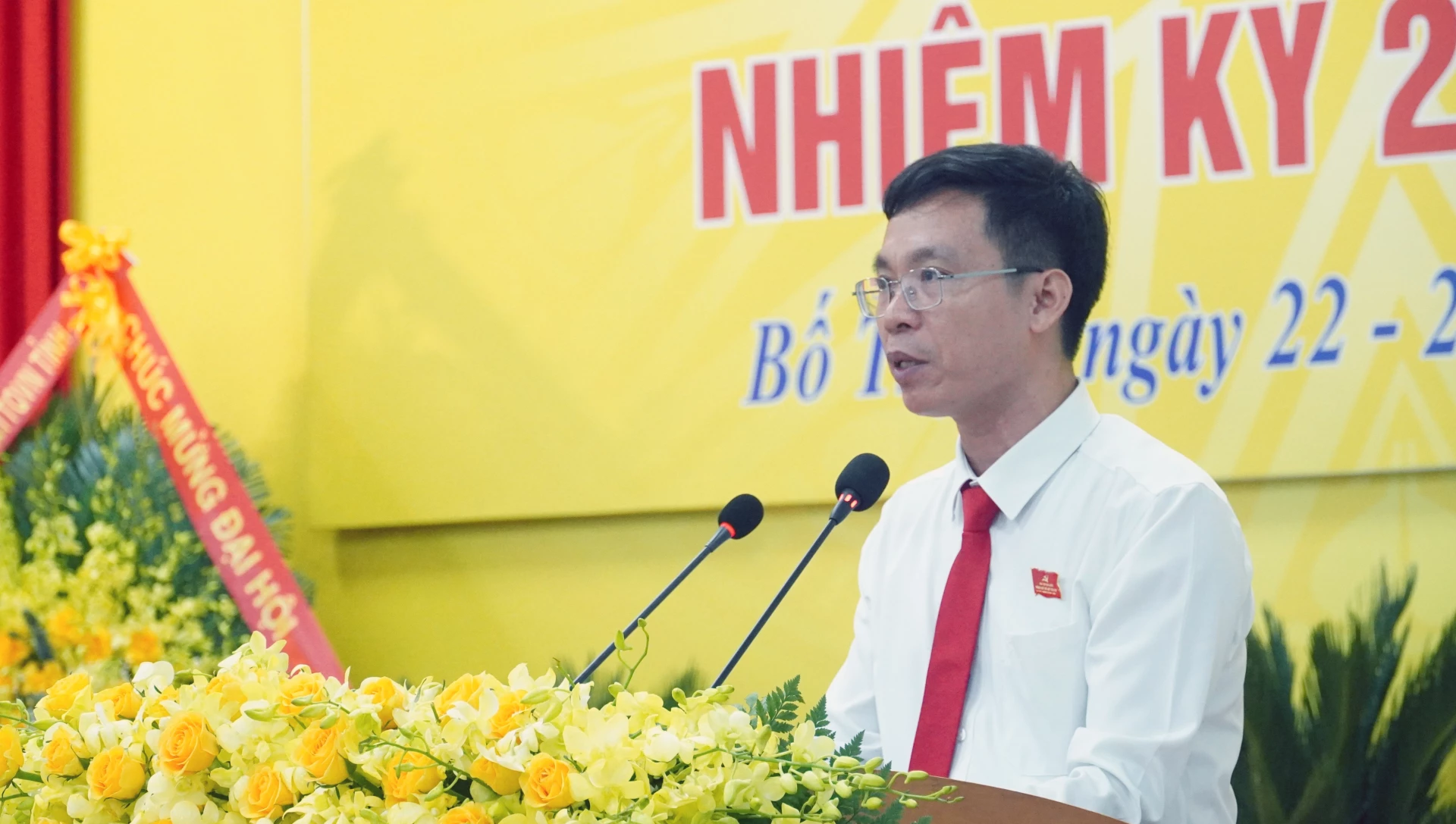 Bí thư Đảng ủy xã Bố Trạch nhiệm kỳ 2025-2030 Phạm Đình Dũng phát
biểu nhận nhiệm vụ - Ảnh: N.M