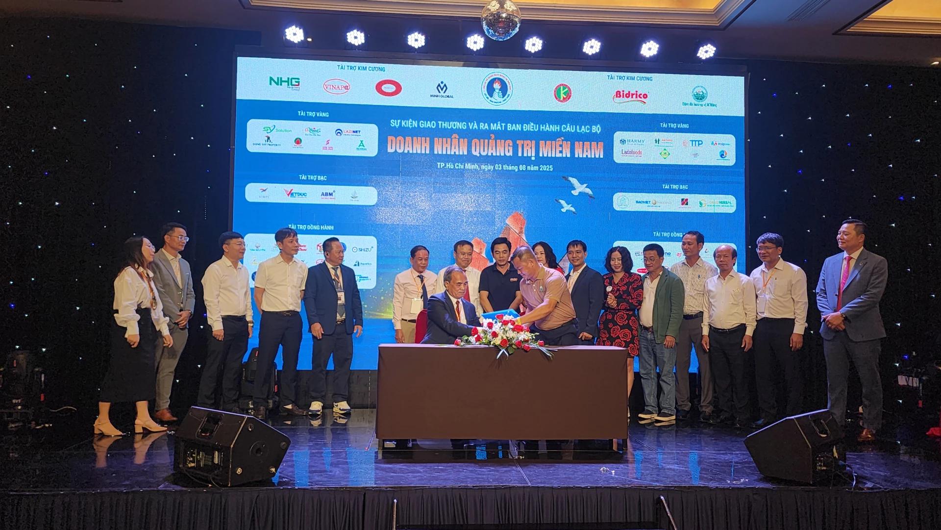 Các doanh nghiệp doanh nhân Quảng Trị miền Nam tiến hành ký kết hợp tác cùng phát triển. Ảnh TH
