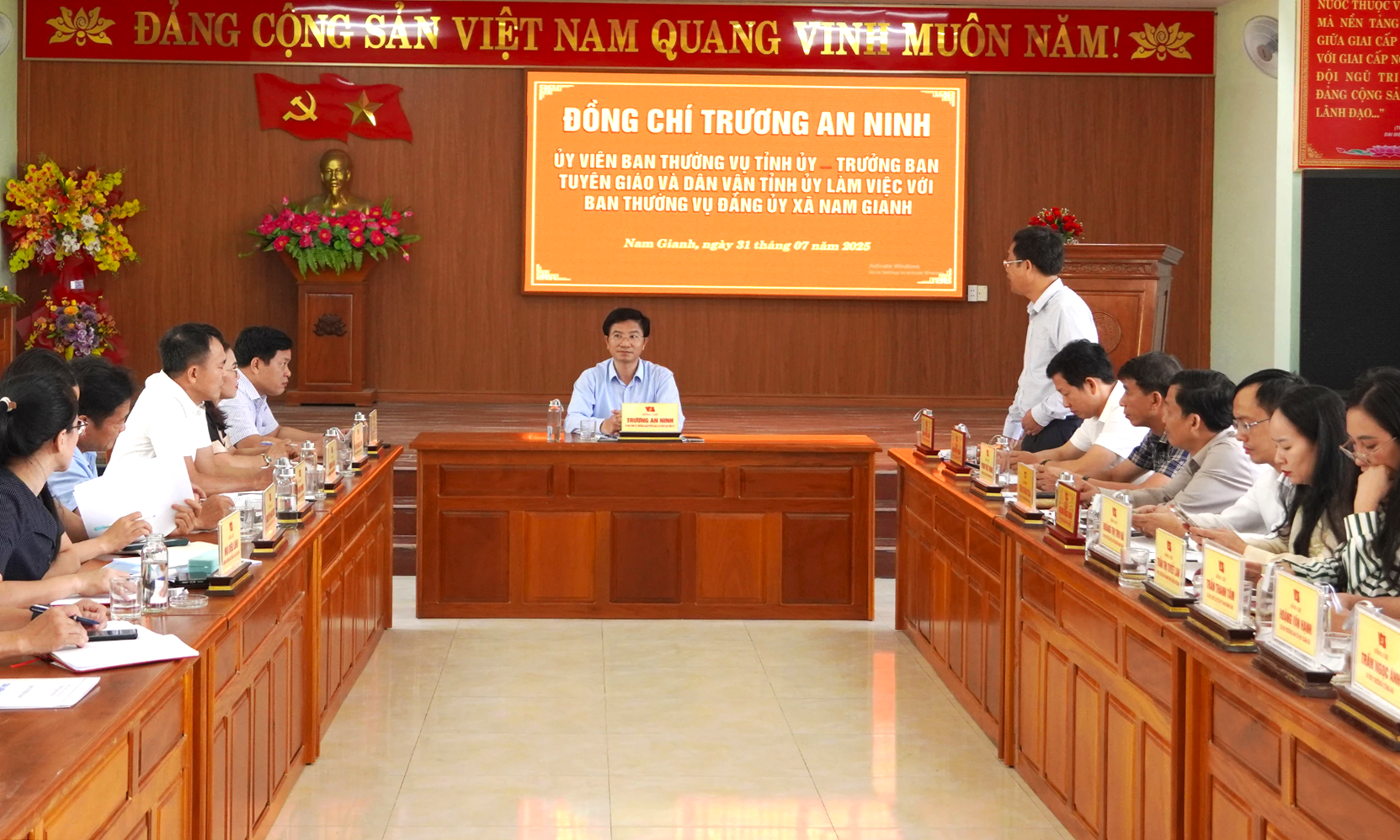Quang cảnh buổi làm việc - Ảnh: N.H