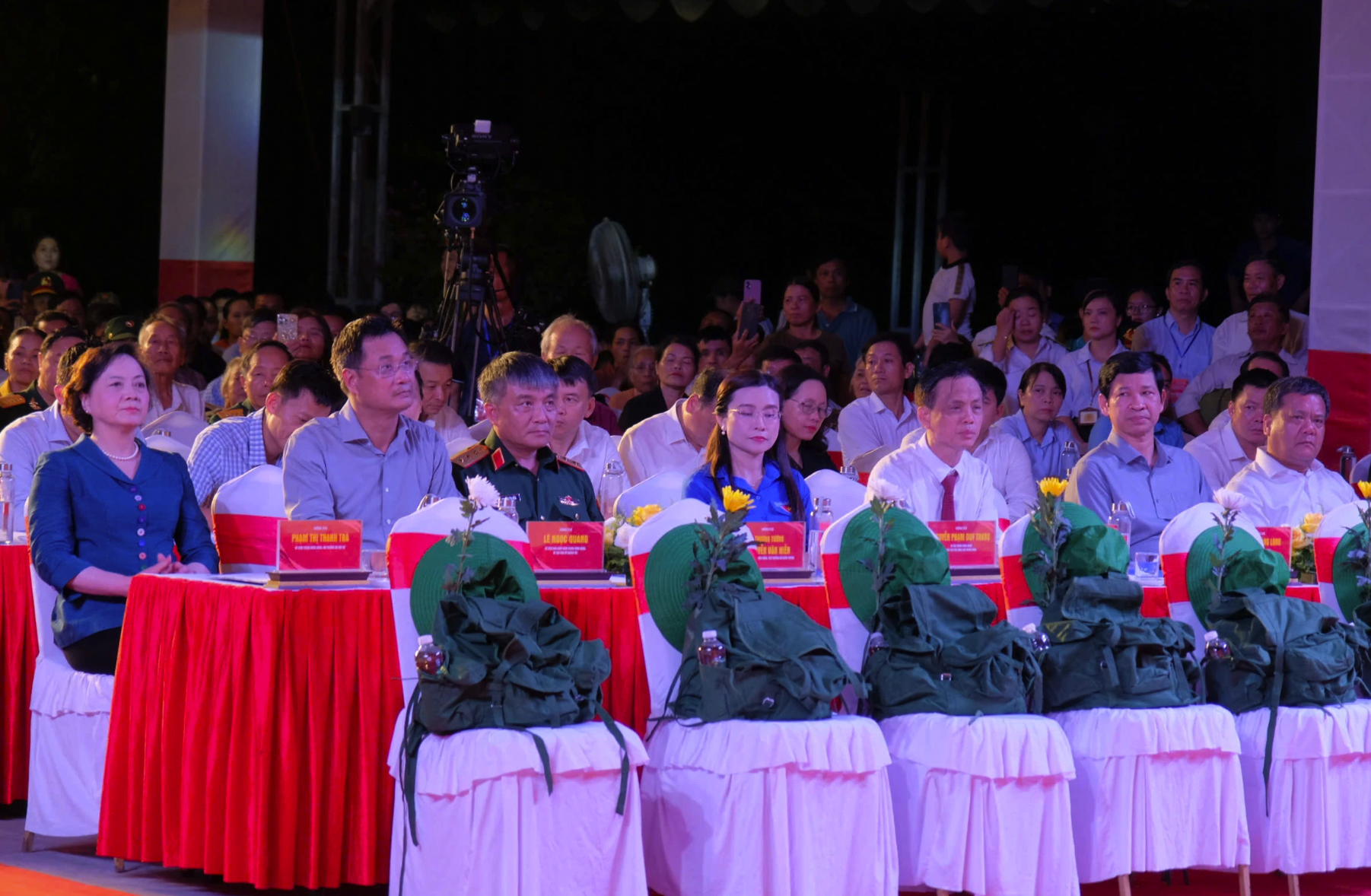 Các đại biểu tham dự tại buổi lễ.