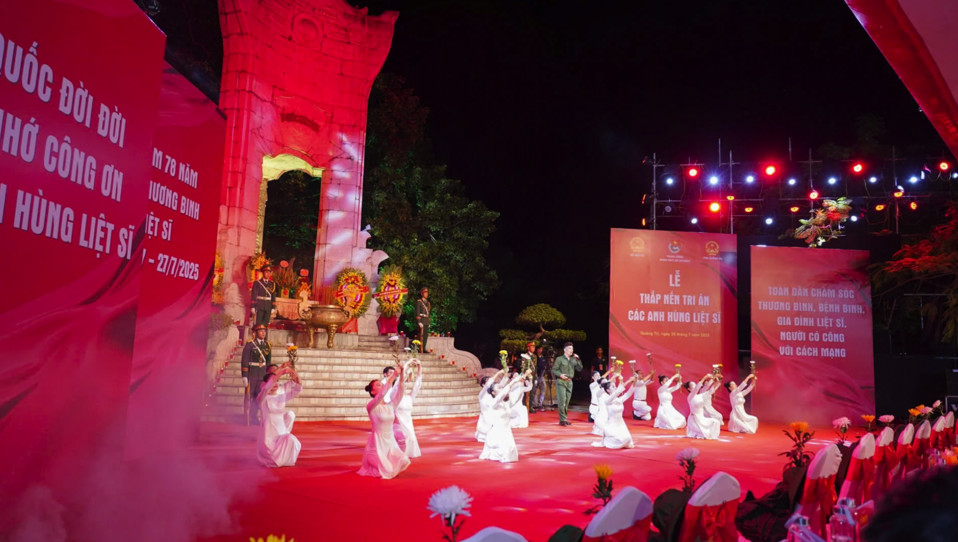 Quang cảnh buổi lễ.