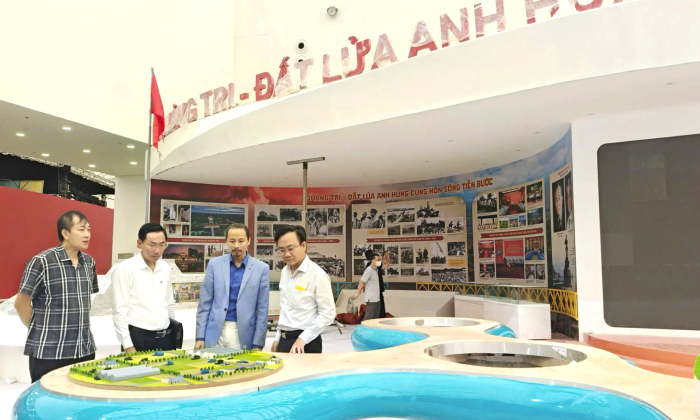 Kiểm tra không gian triển lãm chào mừng kỷ niệm 80 năm Quốc khánh