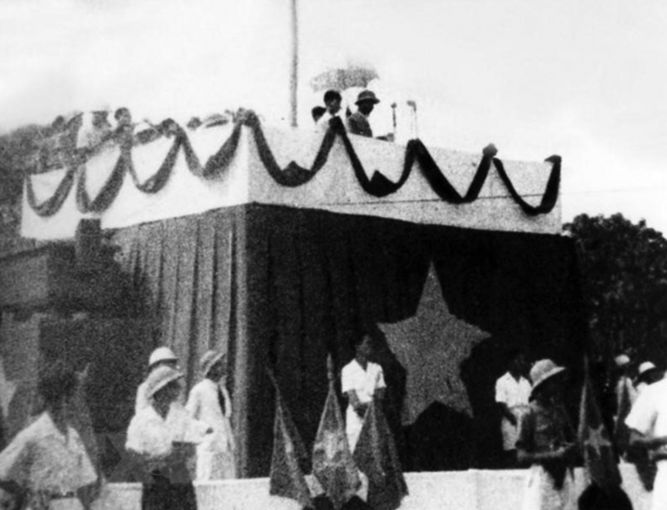 Ngày 2/9/1945 tại Quảng trường Ba Đình, Chủ tịch Hồ Chí Minh đọc Tuyên ngôn Độc lập, khai sinh nước Việt Nam Dân chủ Cộng hòa. Ảnh: Tư liệu TTXVN