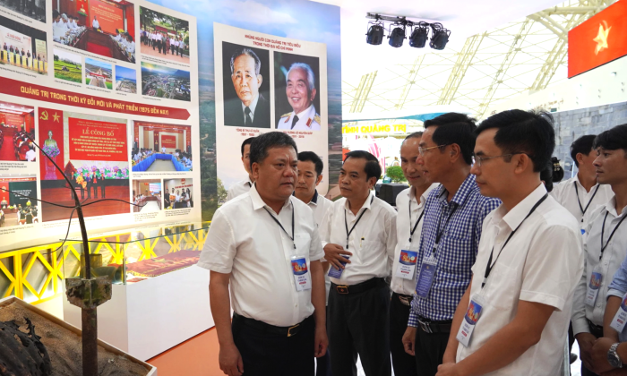 Chủ tịch UBND tỉnh kiểm tra không gian triển lãm chào mừng kỷ niệm 80 năm Quốc khánh