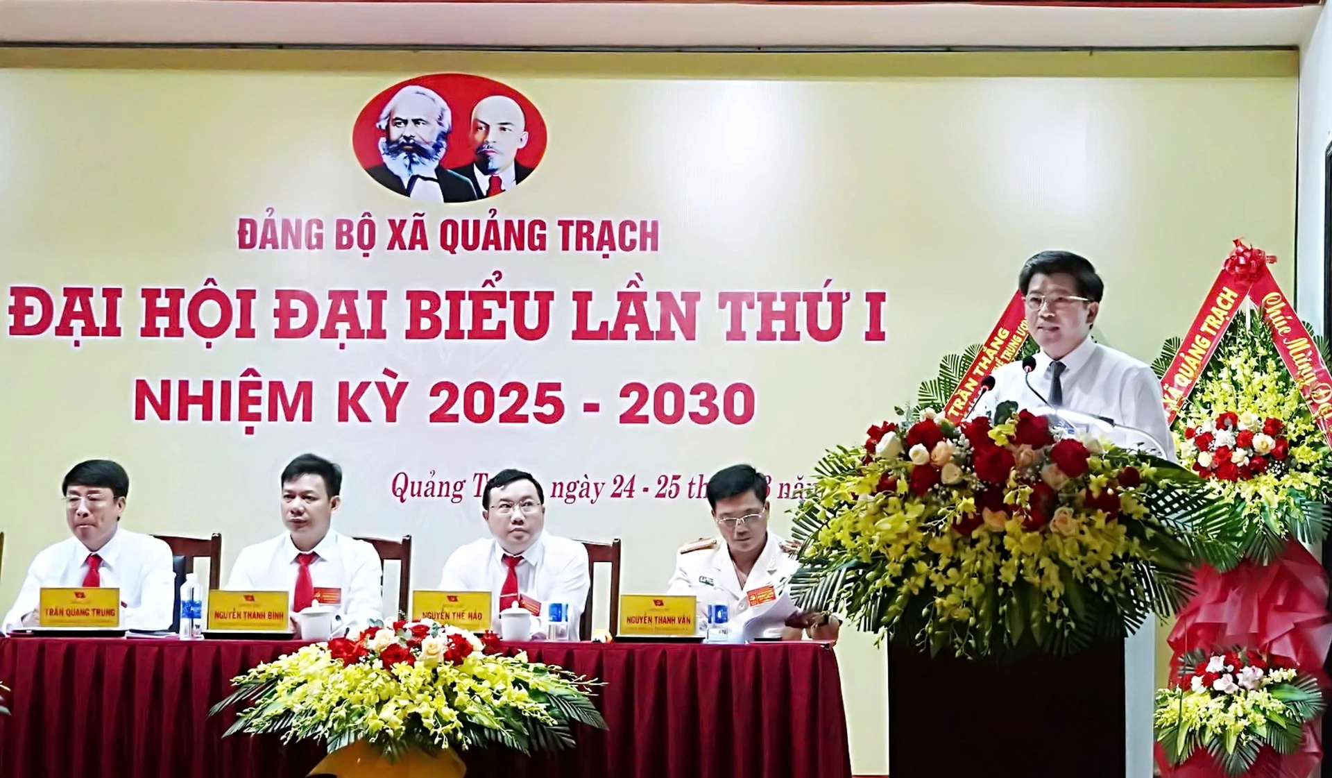 Trưởng Ban Tổ chức Tỉnh ủy Trần Vũ Khiêm phát biểu chỉ đạo đại hội. Ảnh: H.Tr.