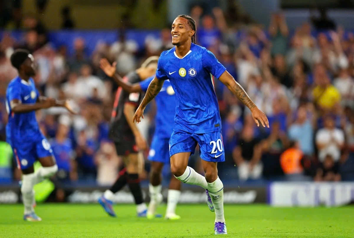 Joao Pedro ấn định chiến thắng 2-0 cho Chelsea. (Ảnh: Reuters)