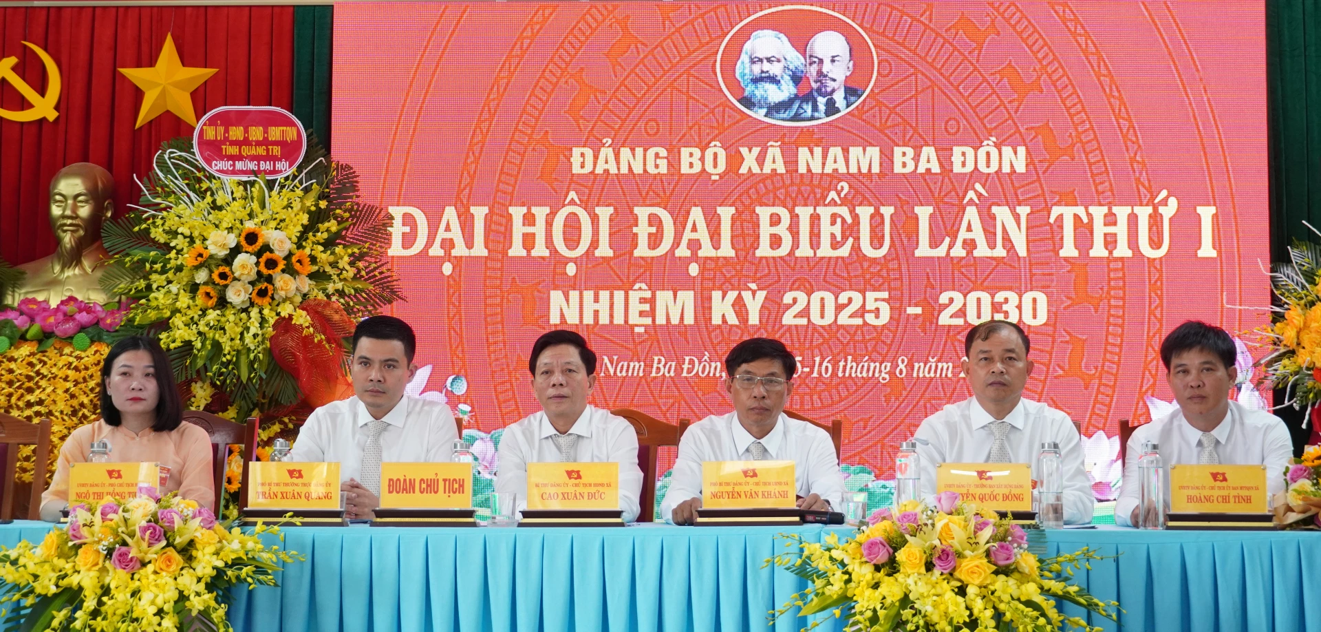Đoàn Chủ tịch điều hành đại hội - Ảnh: H.N