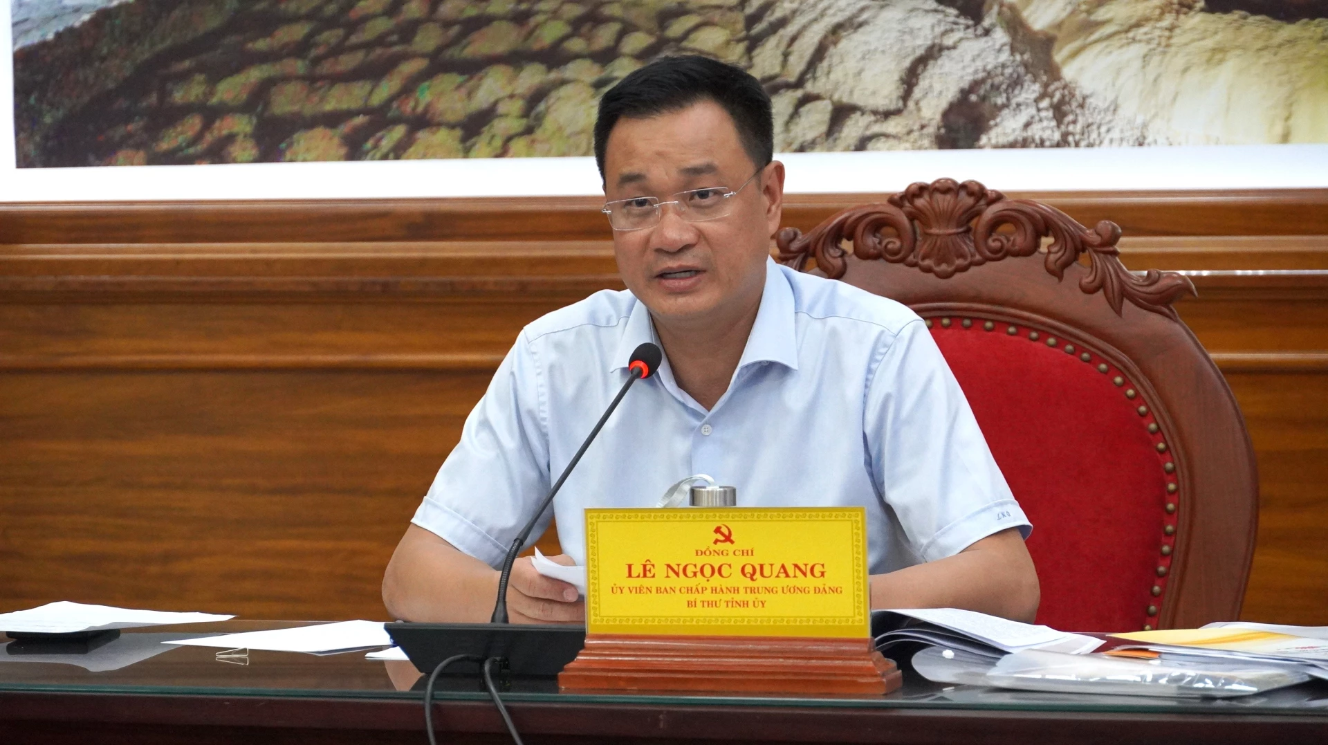 Bí thư Tỉnh ủy Lê Ngọc Quang điều hành phiên họp - Ảnh: QV
