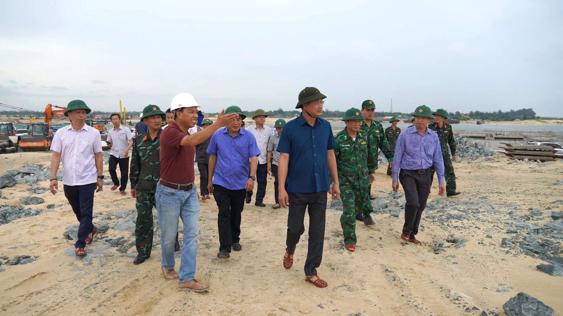 Bí thư Tỉnh ủy kiểm tra công tác ứng phó với bão tại Dự án khu bến cảng Mỹ Thủy