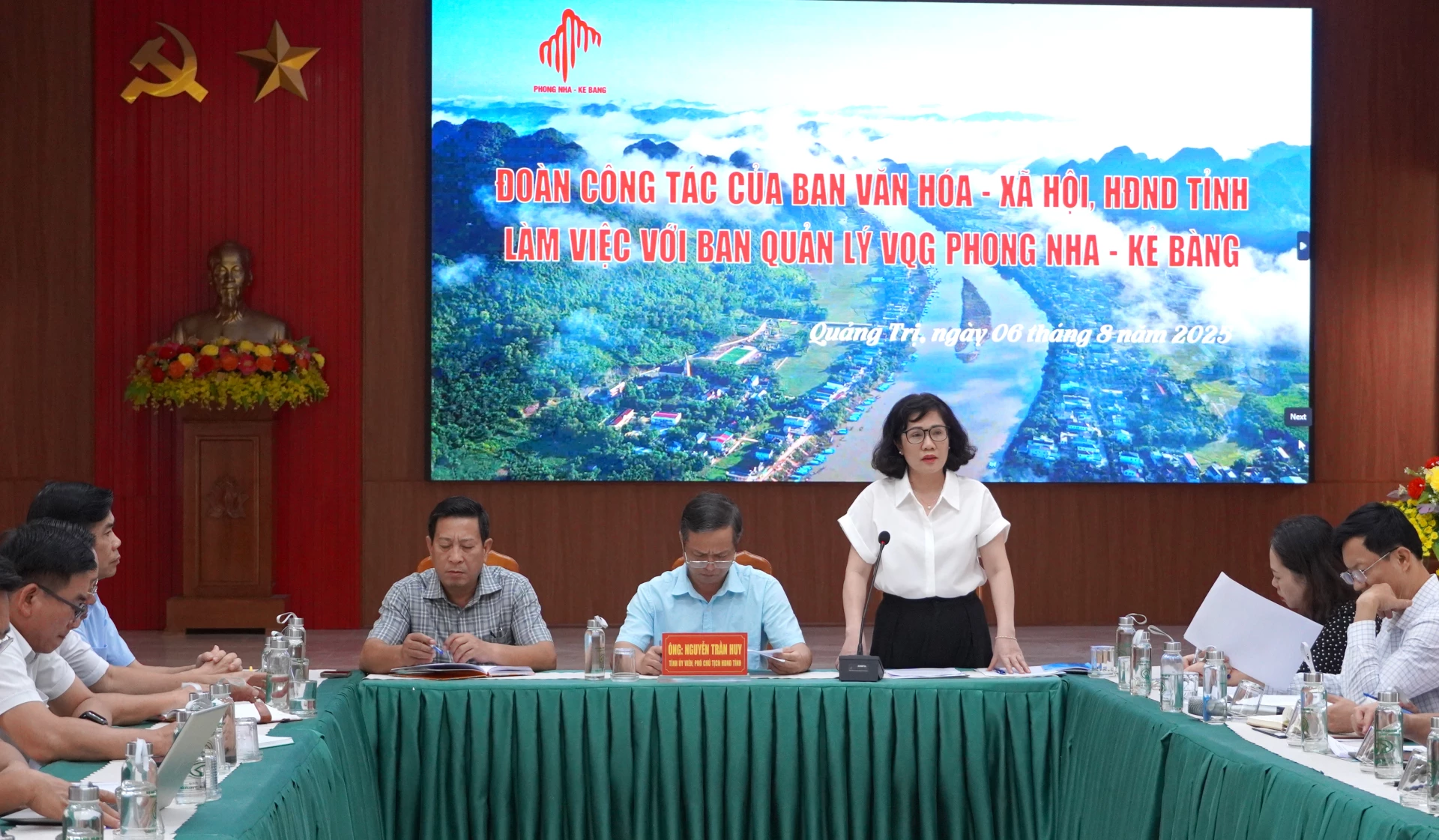 Trưởng Trưởng ban Văn hóa-Xã hội HĐND tỉnh Nguyễn Thị Mai phát biểu tại buổi làm việc. Ảnh: HT