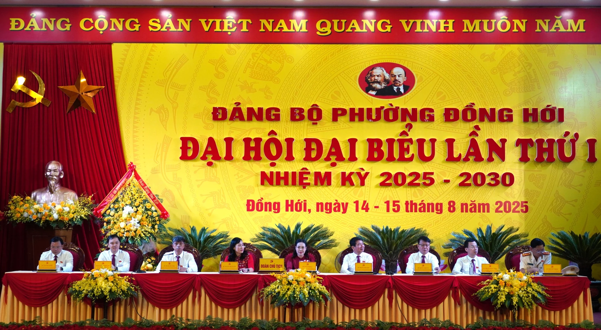 Đoàn Chủ tịch điều hành Đại hội - Ảnh: QV