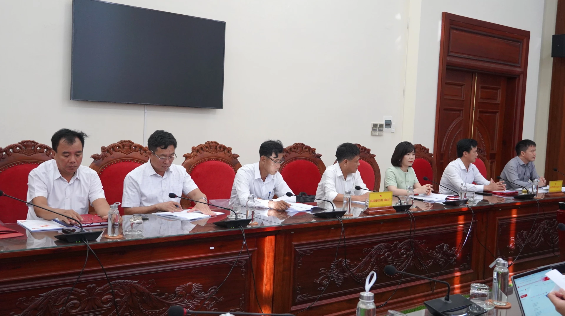 Đại biểu tham dự phiên họp - Ảnh: QV