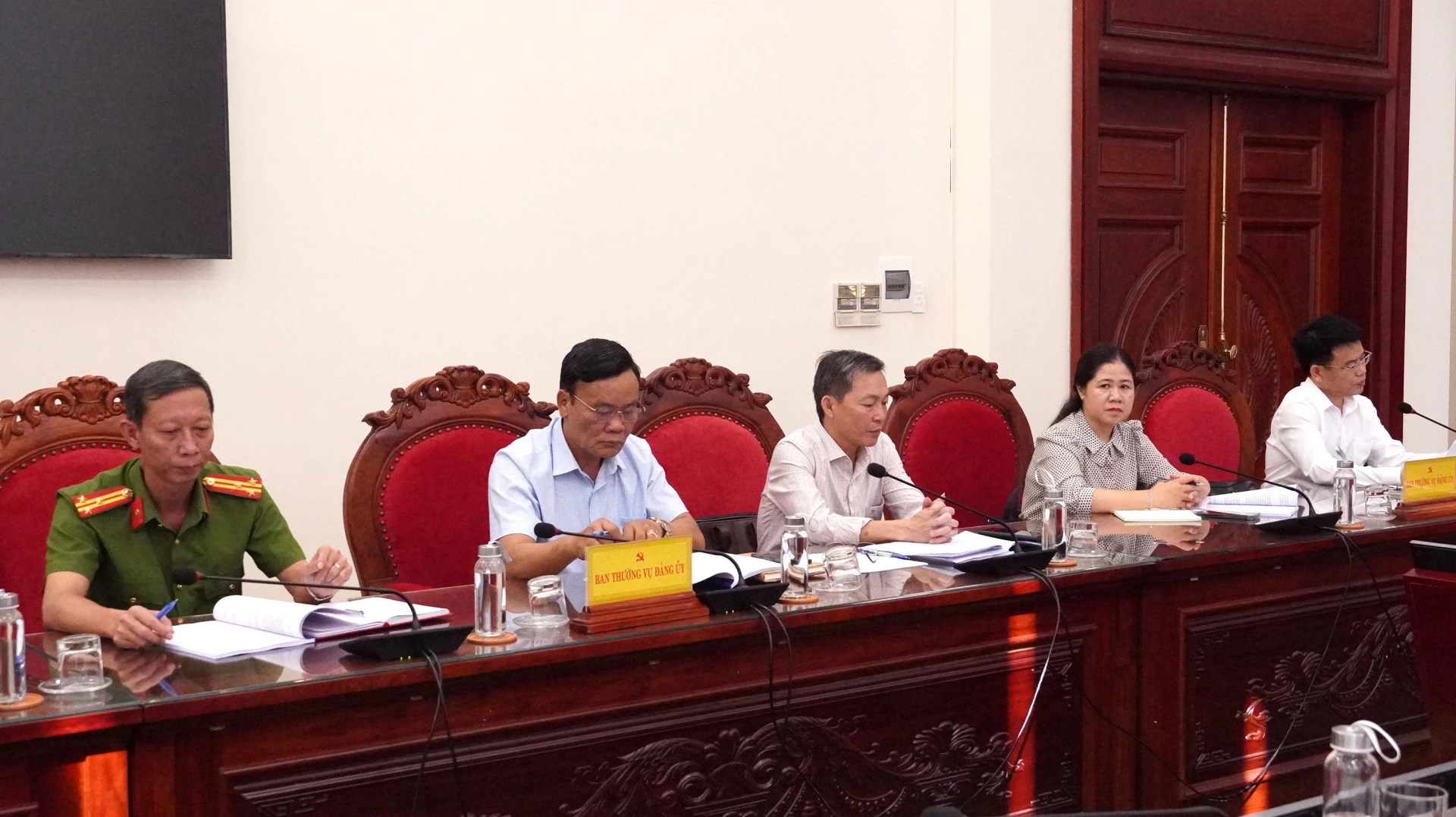 Đại biểu dự phiên họp - Ảnh: QV
