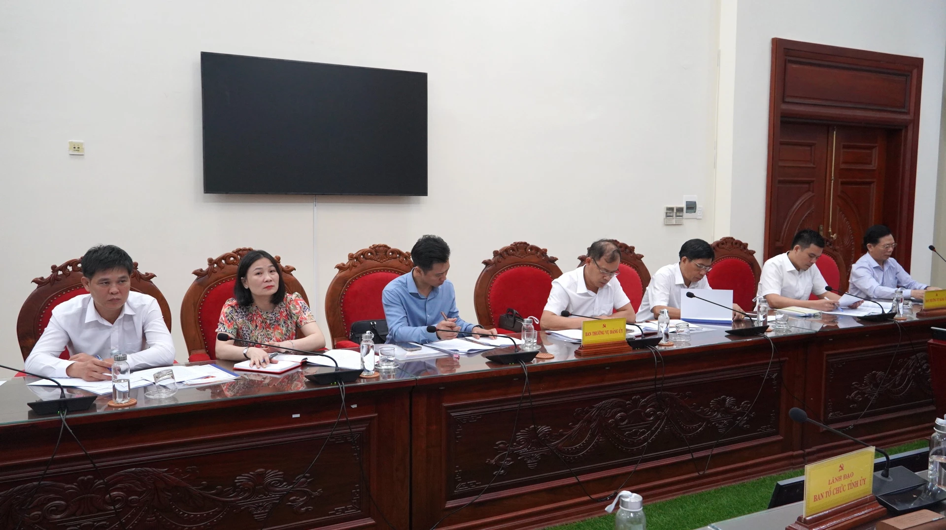 Đại biểu tham dự phiên họp - Ảnh: QV