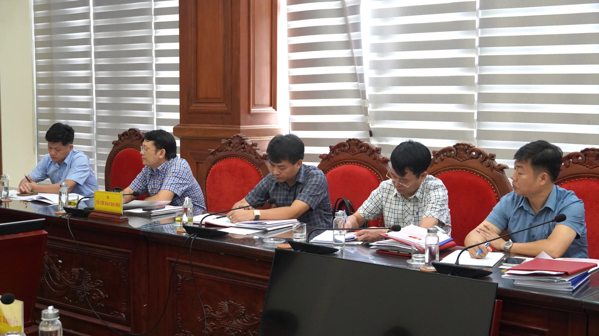 Đại biểu tham dự phiên họp - Ảnh: QV