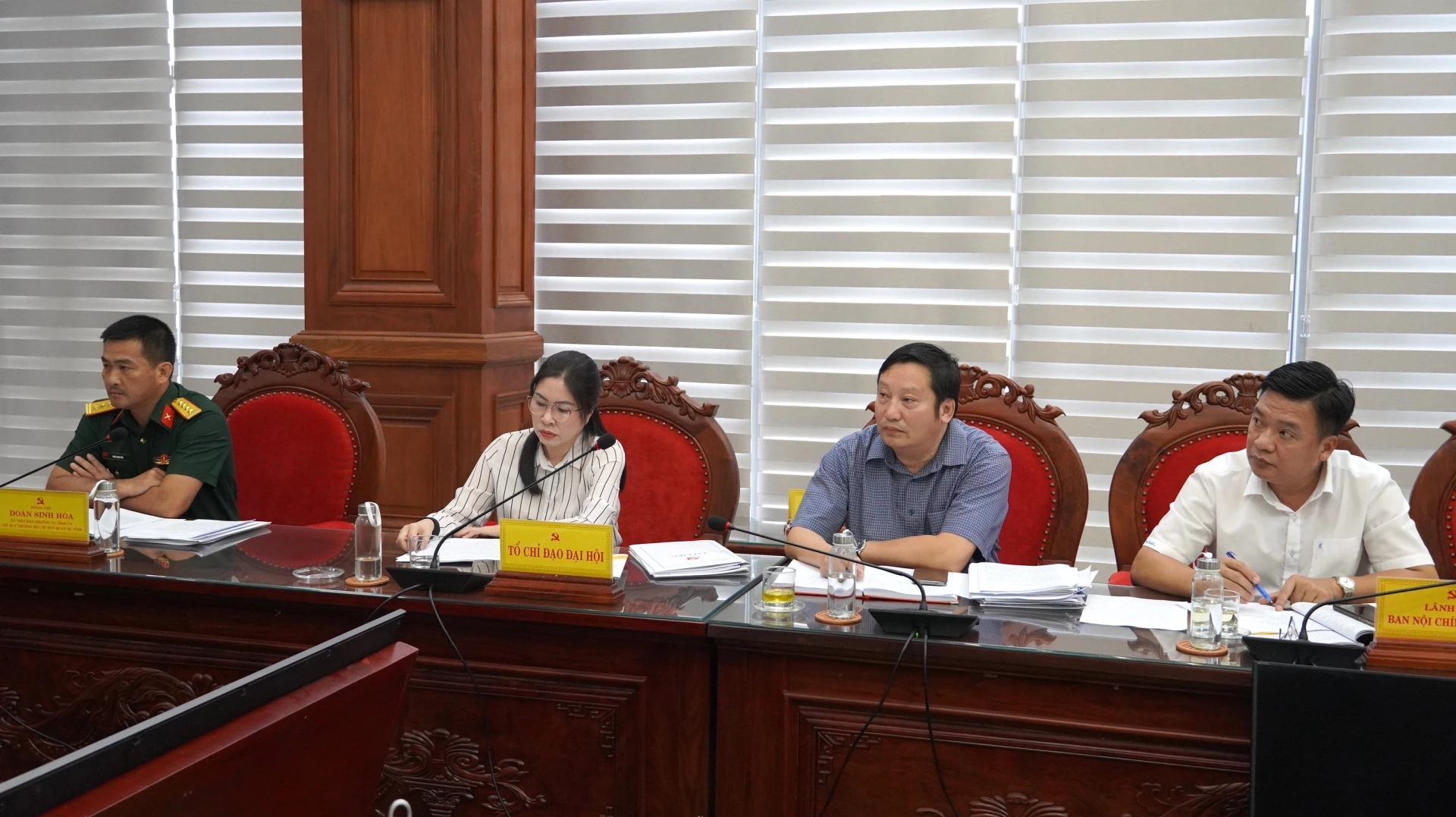 Đại biểu tham dự phiên họp - Ảnh: QV