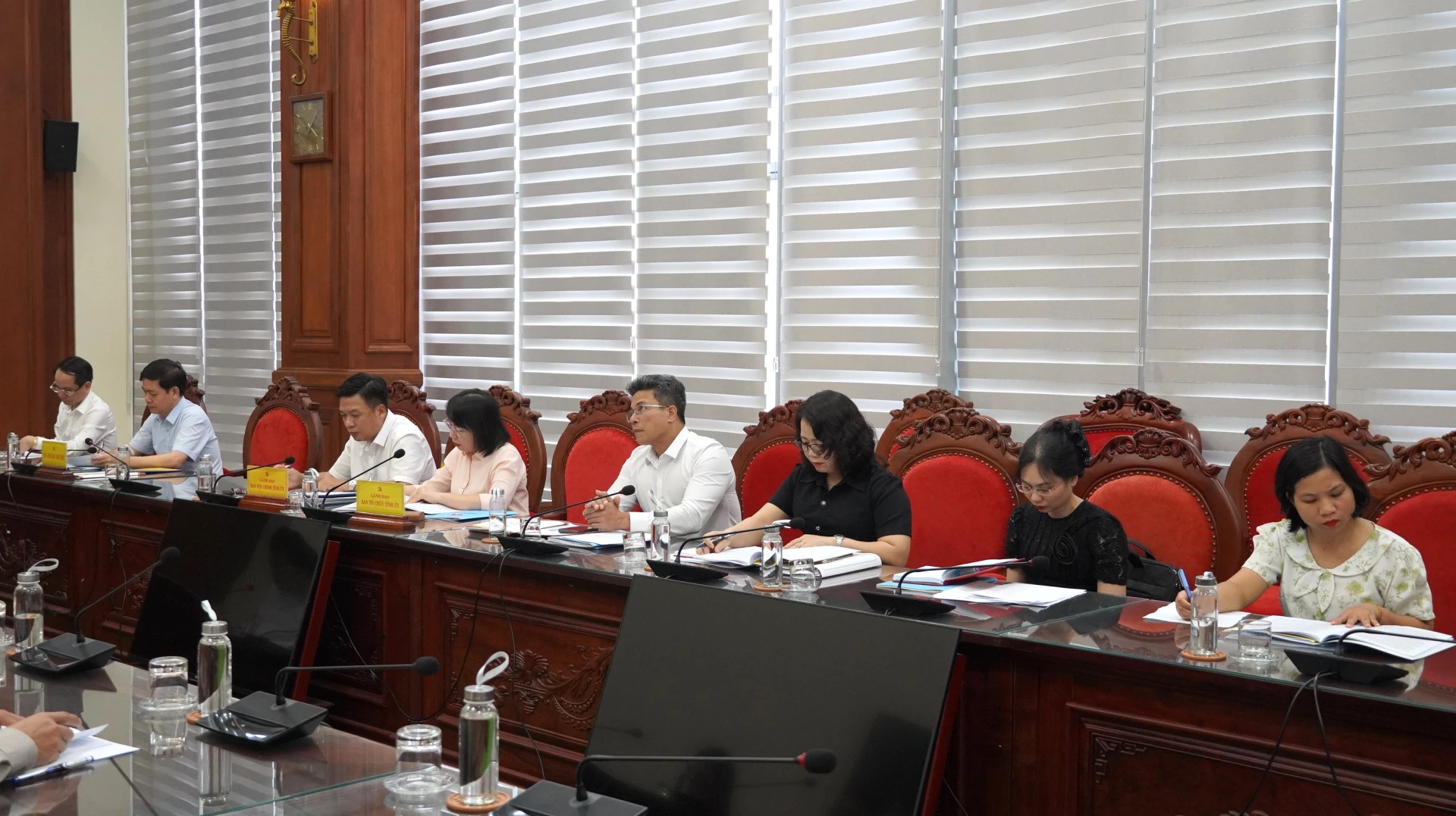 Đại biểu tham dự phiên họp - Ảnh: QV