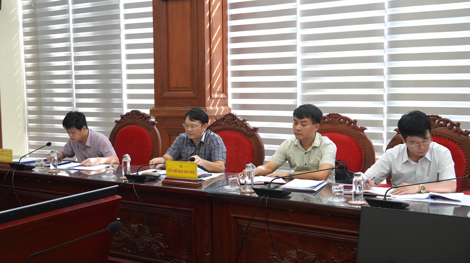 Đại biểu tham dự phiên họp - Ảnh: QV