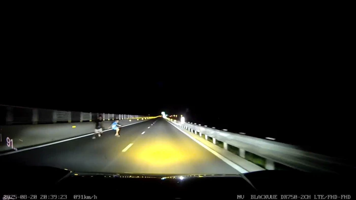 Xác minh video clip 2 người lao ra giữa cao tốc Vạn Ninh - Cam Lộ