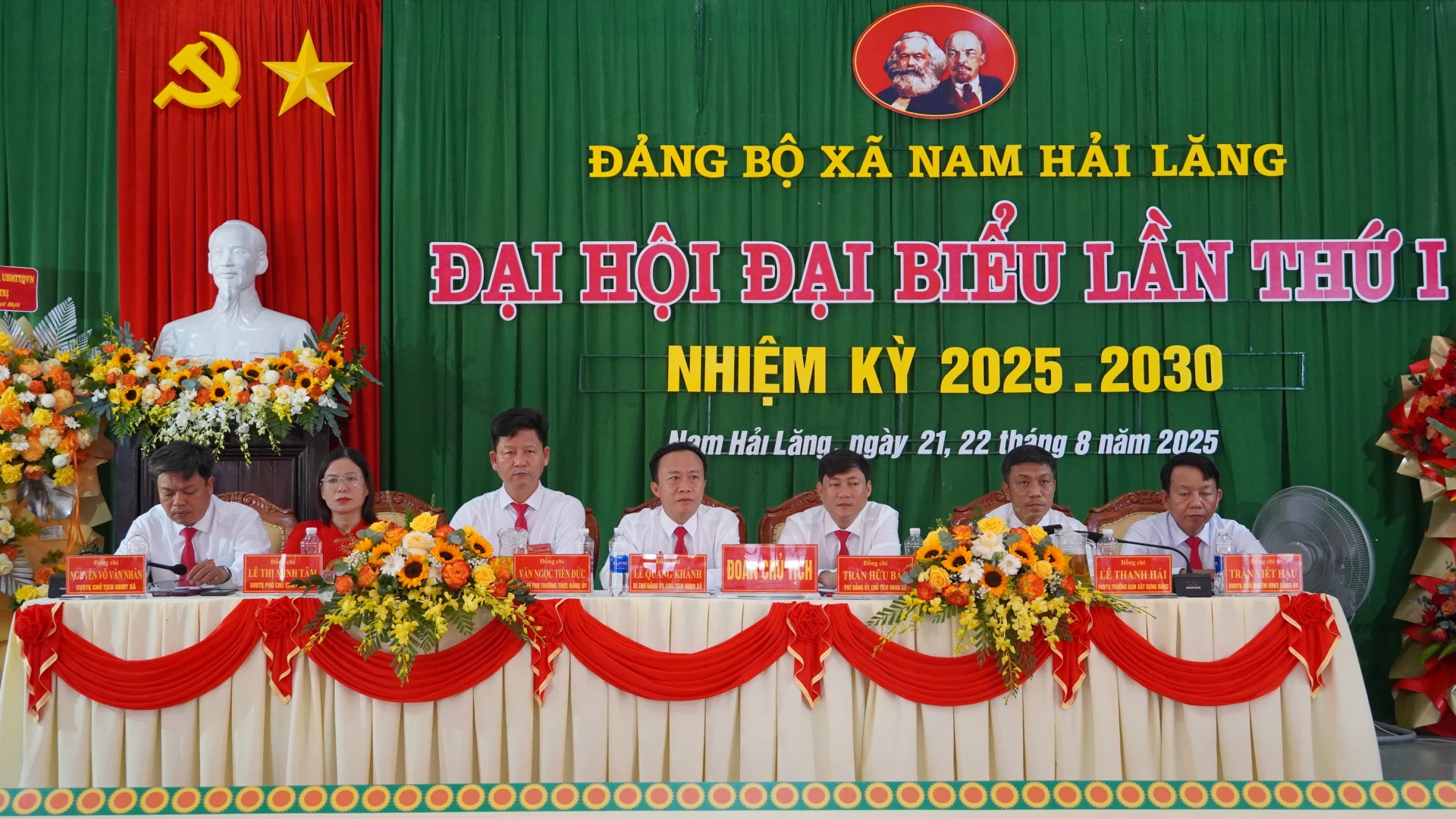 Đoàn chủ tịch điều hành Đại hội - Ảnh: QV