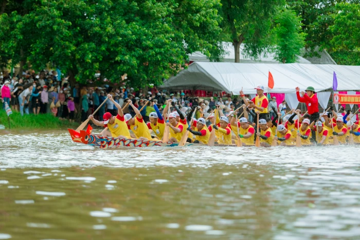 Một số hình ảnh bơi vòng bảng lễ hội đua, bơi thuyền truyền thống trên sông Kiến Giang năm 2025