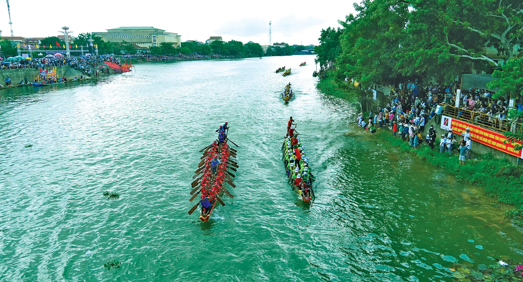 Lễ hội đua, bơi thuyền truyền thống trên sông Kiến Giang mang hơi thở, hồn cốt của quê hương -Ảnh: NGỌC HẢI
