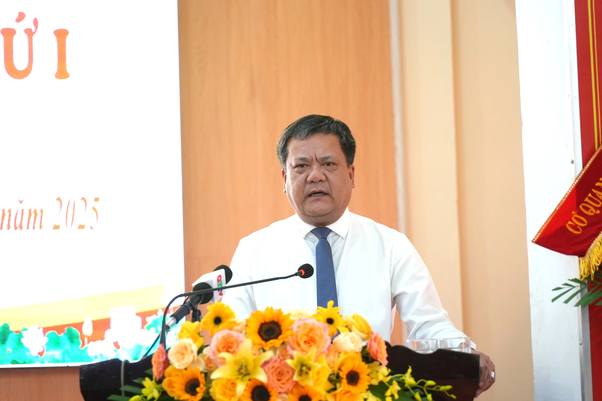Phó Bí thư Tỉnh ủy, Chủ tịch UBND tỉnh phát biểu chỉ đạo tại đại hội - Ảnh: T.Đ