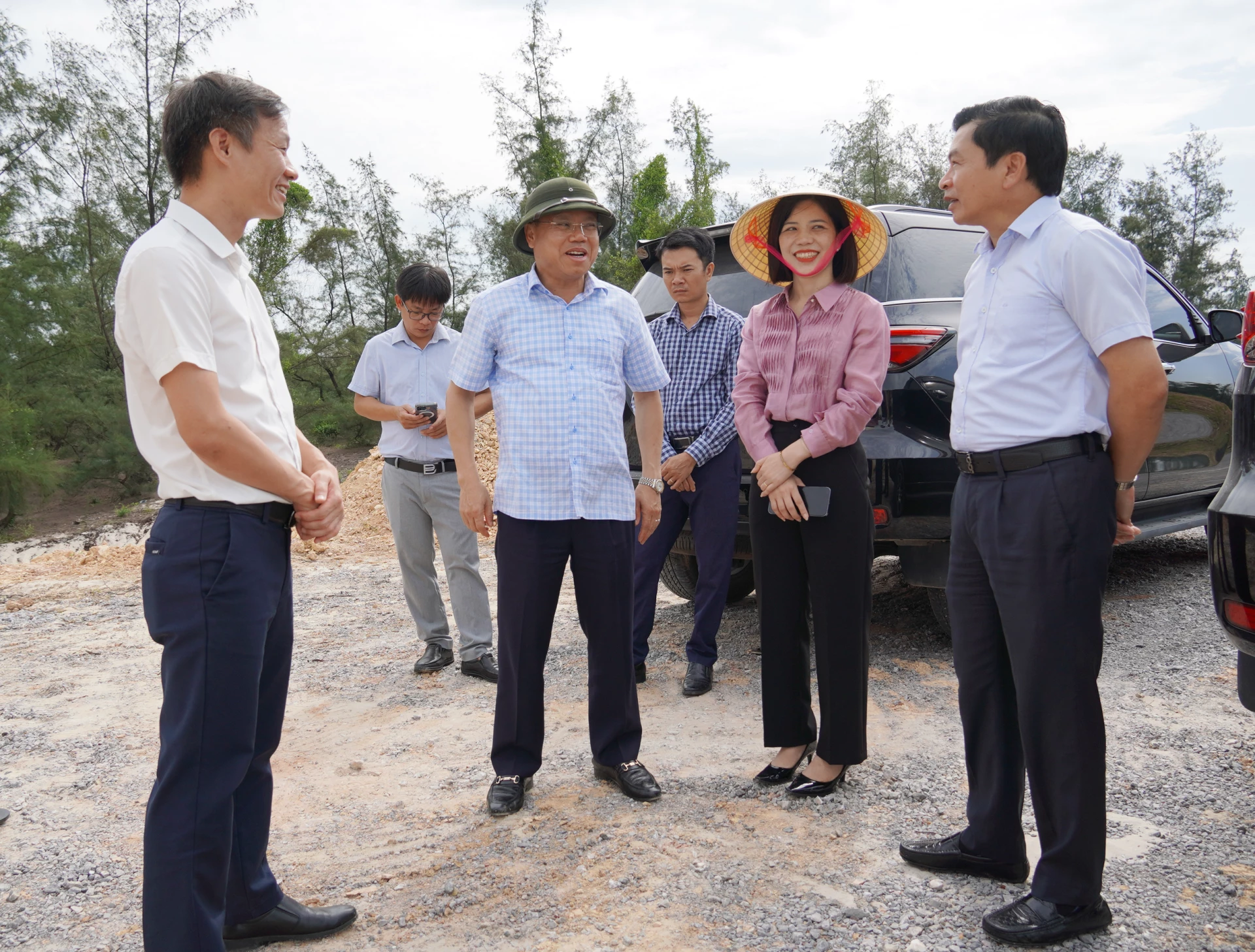 Lãnh đạo địa phương và chủ đầu tư kiến nghị một số vướng mắc nhằm đẩy nhanh tiến độ xây dựng hạ tầng tại Khu công nghiệp Cam Liên.