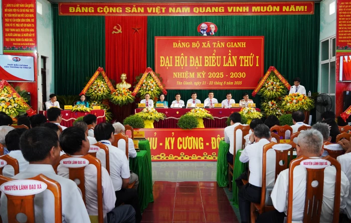 Xây dựng Tân Gianh phát triển nhanh, toàn diện, bền vững