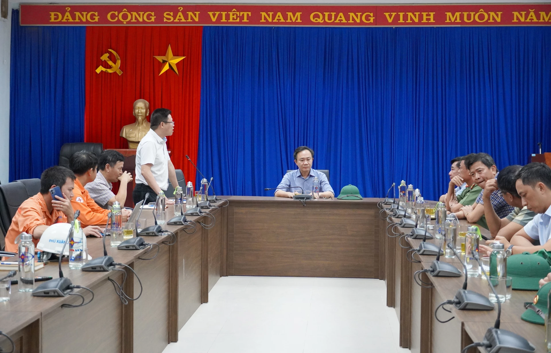 Đoàn công tác của UBND tỉnh có buổi làm việc nhanh với các đơn vị tại Khu kinh tế Hòn La, xã Phú Trạch.