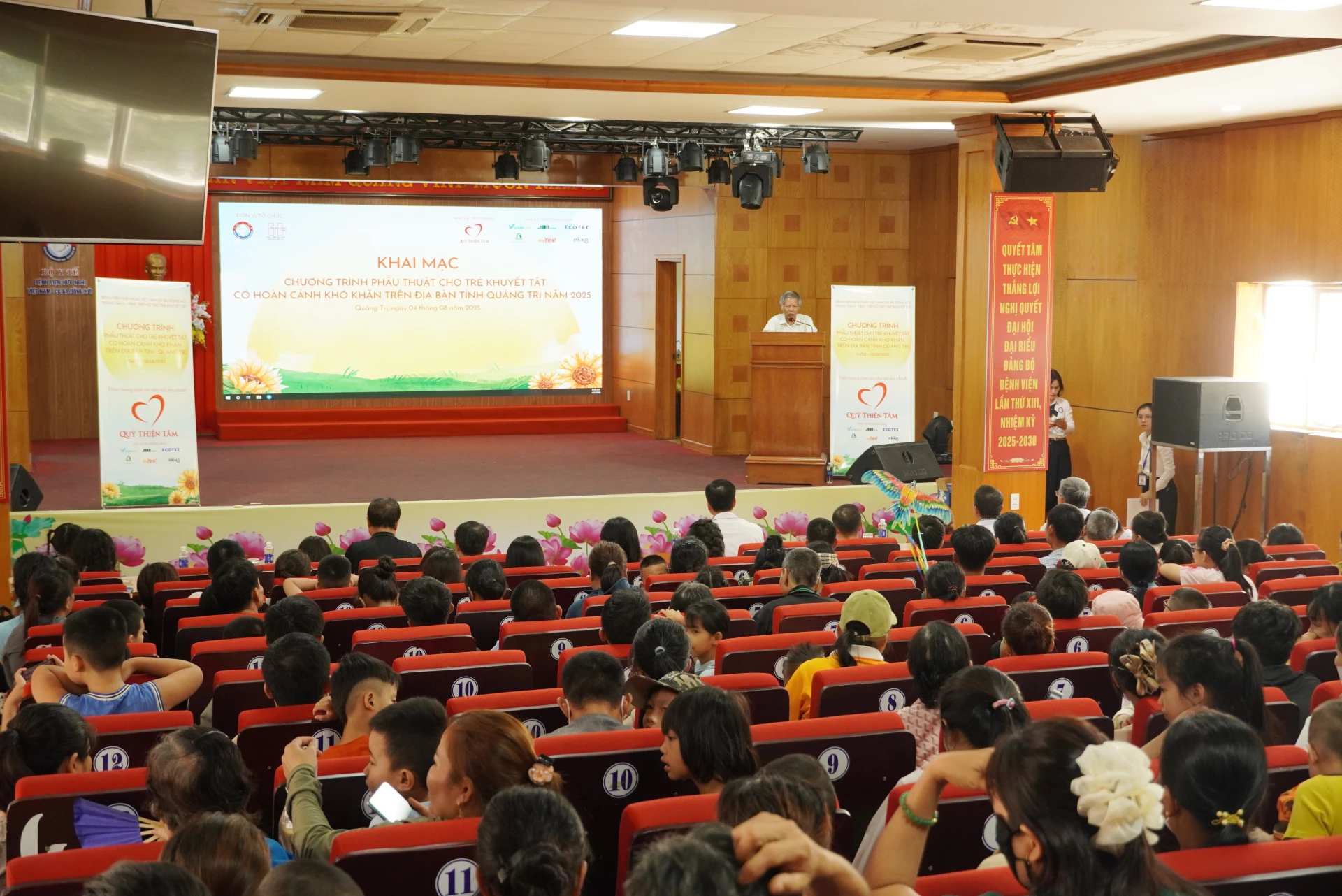 Quang cảnh buổi khai mạc. Ảnh: HL