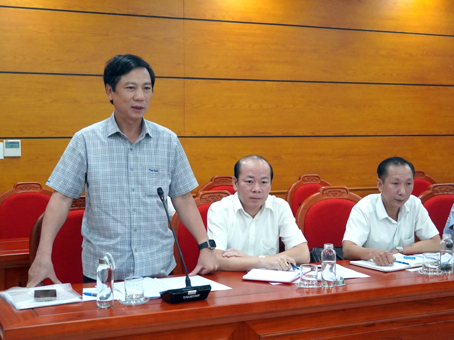 Đại biểu phát biểu tại buổi làm việc.