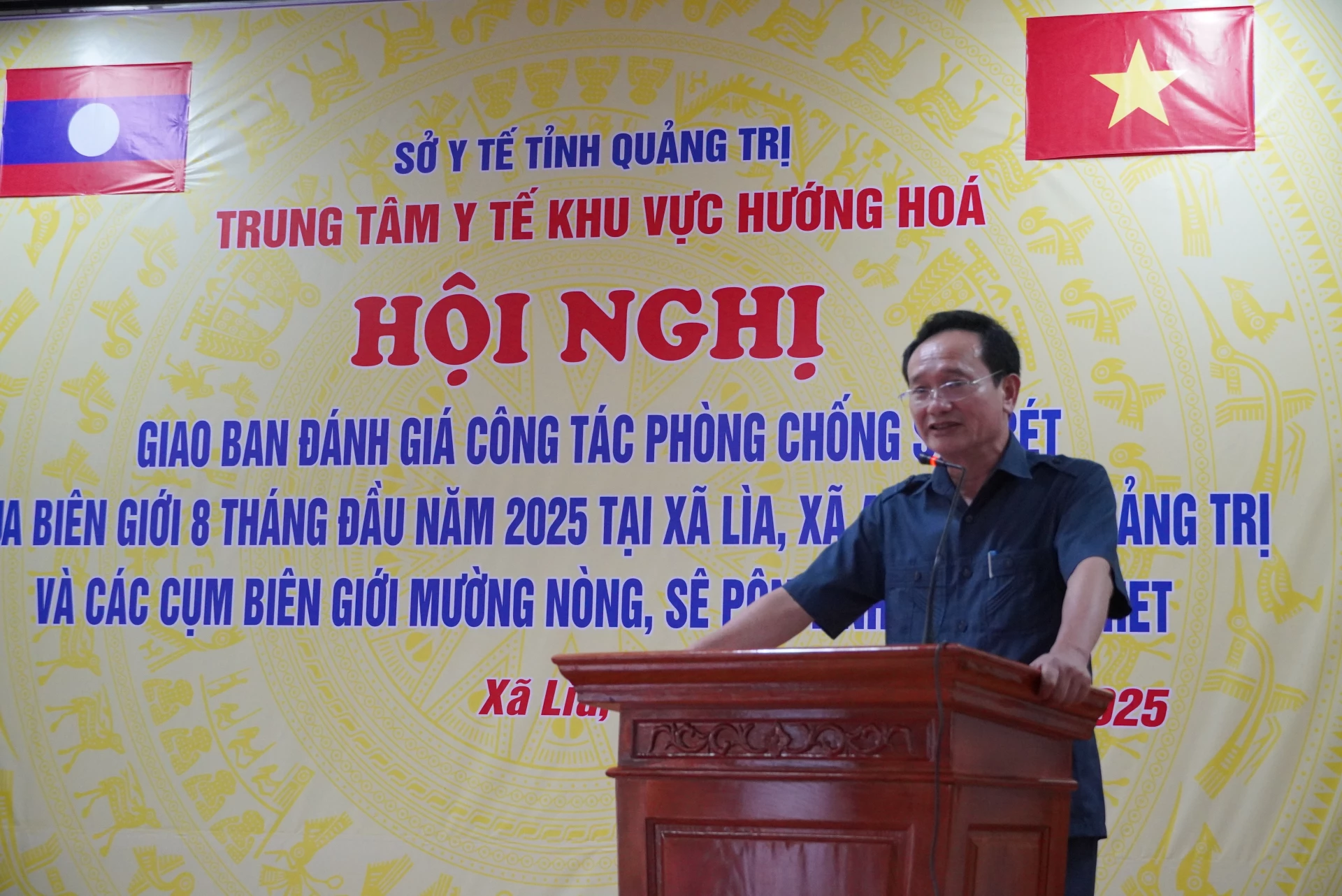 Đại diện lãnh đạo Sở Y tế tỉnh Quảng Trị phát biểu tại hội nghị.