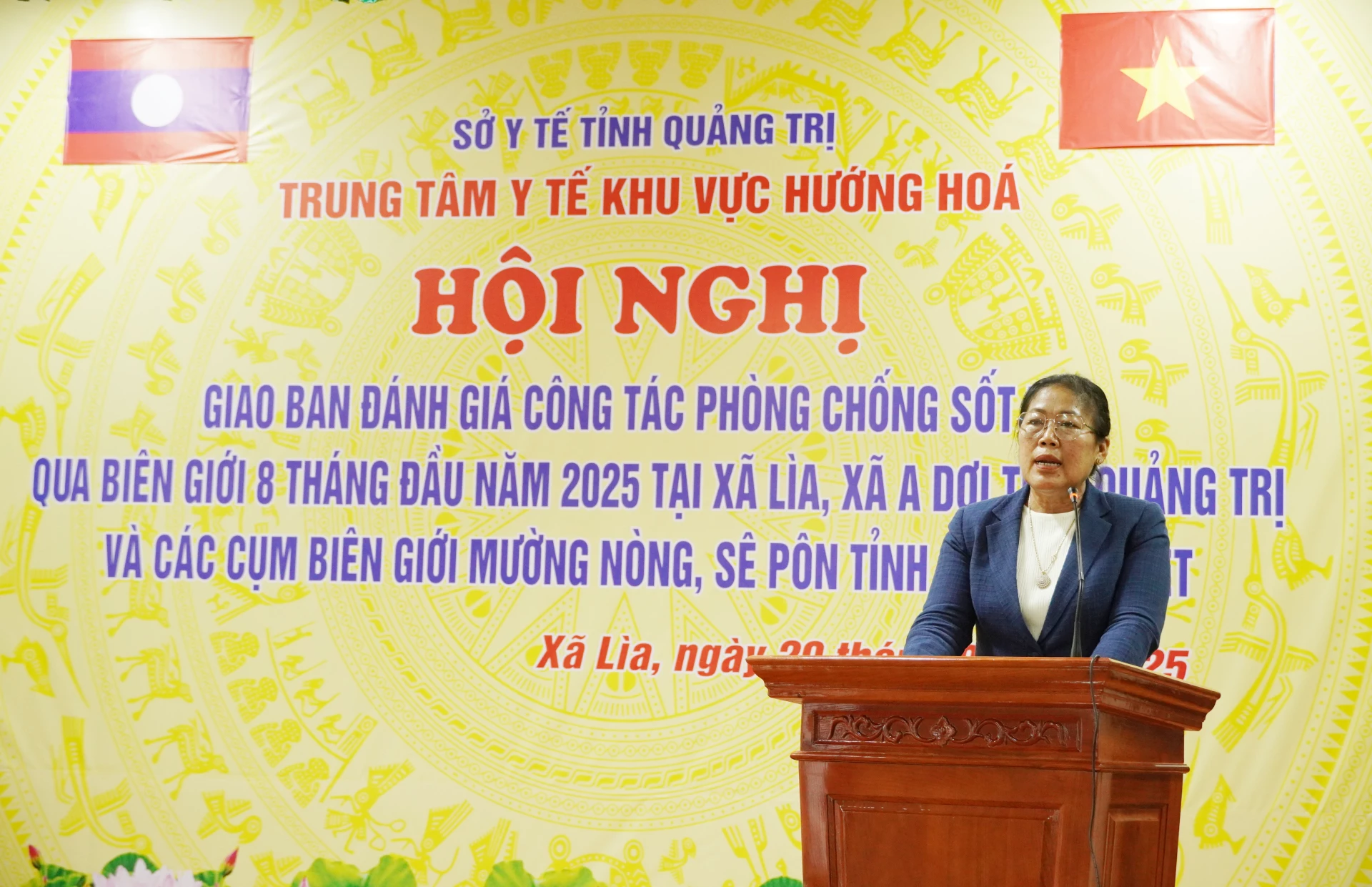 Bà Somphan Ounvilay, Phó Giám đốc Sở Y tế tỉnh Sanvannakhet phát biểu tại hội nghị.